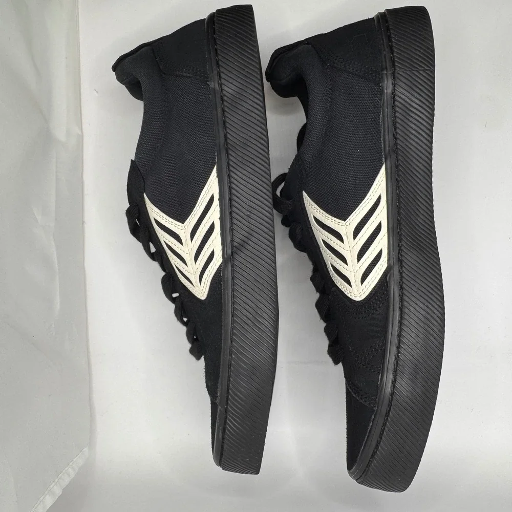 Cariuma Catiba Pro Suede Canvas Skate Shoes Black Ivory Low Top Men's 11.5